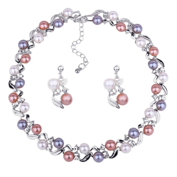 Queen2KeepUp Boutique Jewelry - Faux Pearl Necklace and Earring Set